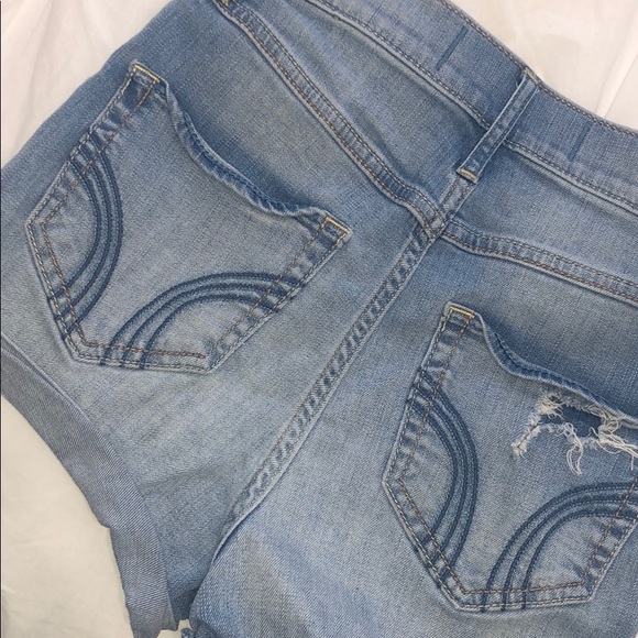 HOLLISTER DISTRESSED JEAN SHORTS! - Picture 5 of 8